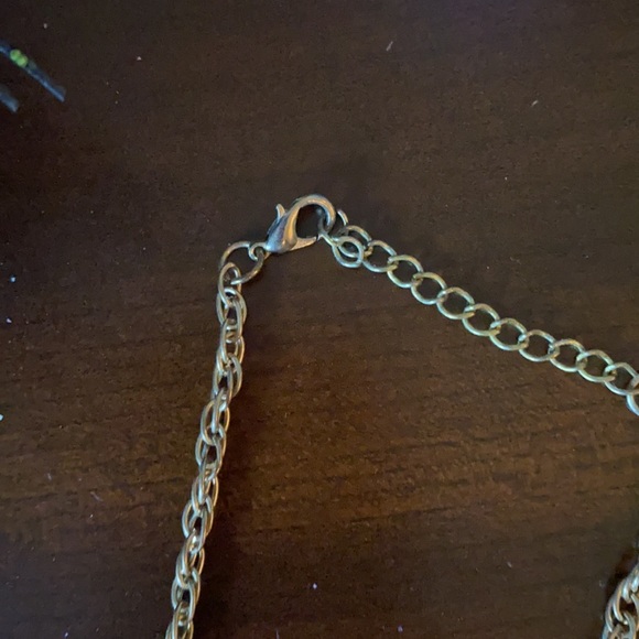 Beautiful Green & Gold Necklace Set! - Picture 7 of 8